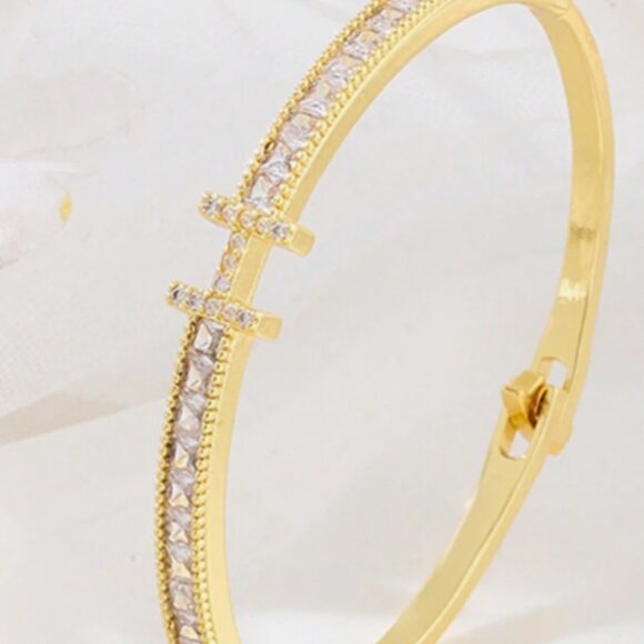 Elegant H Letter Inlaid Cubic Zirconia Bracelet - Picture 2 of 3